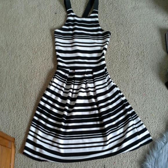 Dress - Picture 2 of 2